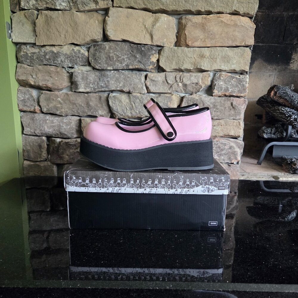 NIB Pink Platform Mary Jane Demonias